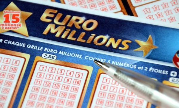 Βέλγιο: Γκρουπ 165 ατόμων κέρδισε σε τζακ ποτ 142 εκατομμύρια ευρώ παίζοντας μόλις 15 ευρώ