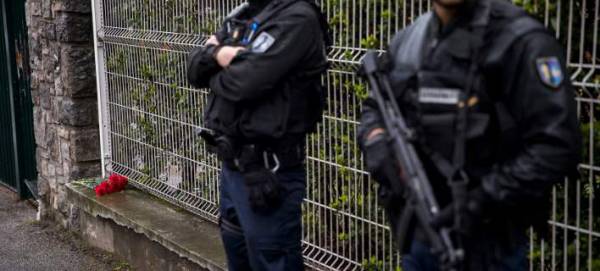 Γαλλία: Τρόφιμος κράτησε για τρεις ώρες όμηρο νοσοκόμα σε φυλακή στη Σαλόν-ντε-Προβάνς