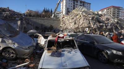 Oλοένα και πιο σπάνιες οι διασώσεις - Οι προσπάθειες επικεντρώνονται στη βοήθεια στους άστεγους