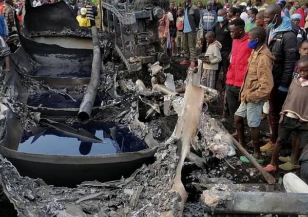 Δεκατρείς νεκροί από έκρηξη βυτιοφόρου στην Κένυα