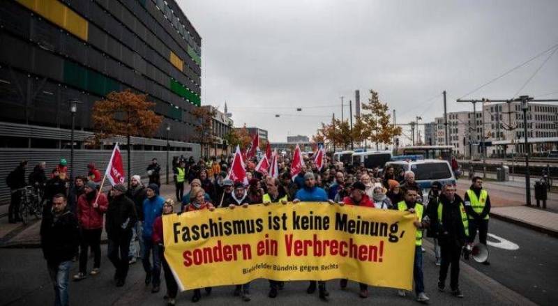 Γερμανία: Πορεία στο Μπίλεφελντ από ακροδεξιούς και αντιφασίστες