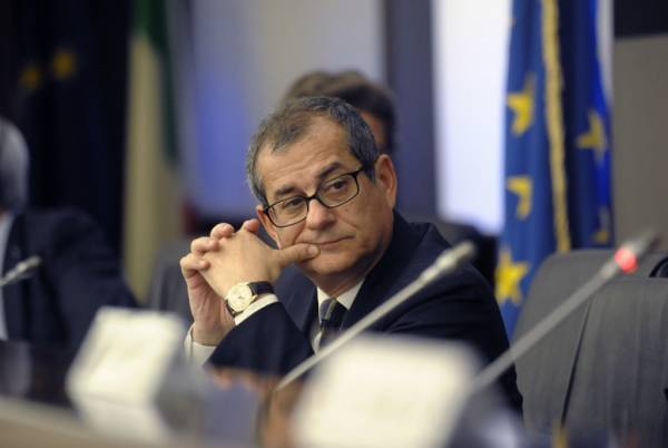 Ιταλός ΥΠΟΙΚ: Η κυβέρνηση δεν έχει πρόθεση να εγκαταλείψει το ευρώ