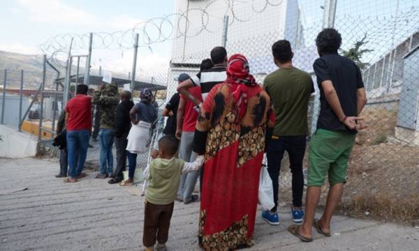 Υπουργείο Μετανάστευσης: Μειώθηκαν 76% οι αφίξεις μεταναστών από το 2019 ως το 2022