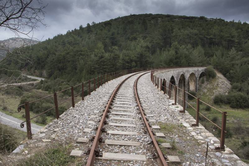 Το όραμα της ελληνοελβετικής πρωτοβουλίας: Το τρένο θα ξανασφυρίξει σύντομα στην Πελοπόννησο