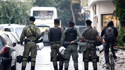 Επιθέσεις με μολότοφ κατά αστυνομικών στα Εξάρχεια - Ένας τραυματίας, δύο προσαγωγές