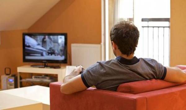 Η πολλή τηλεόραση για έναν νέο προμηνύει ταχύτερη γήρανση του εγκεφάλου
