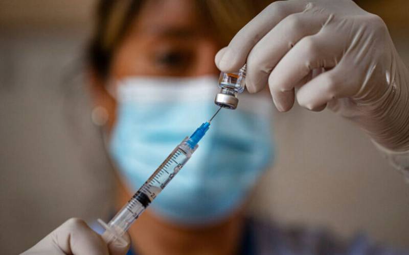 Η τρίτη δόση εμβολίου είναι κρίσιμη κατά της Όμικρον, επιβεβαιώνει νέα αμερικανική έρευνα
