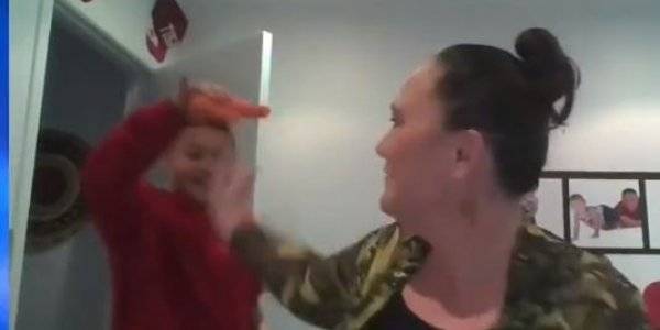 Νέα Ζηλανδία: Η υπουργός έδινε συνέντευξη και ο γιος της εισέβαλε στο δωμάτιο με καρότο σε σχήμα φαλλού (Βίντεο)