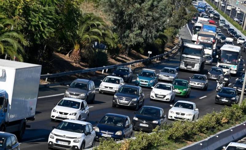 Δίπλωμα Οδήγησης: Αυξημένα παράβολα και τιμόνι στα 17 - Όλο το νέο νομοσχέδιο