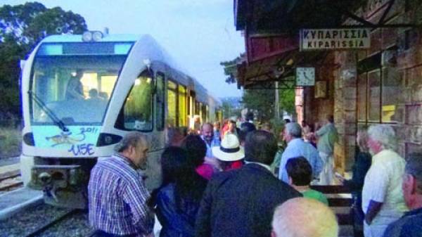 35 Αγγλοι τουρίστες με τρένο στην Κυπαρισσία 
