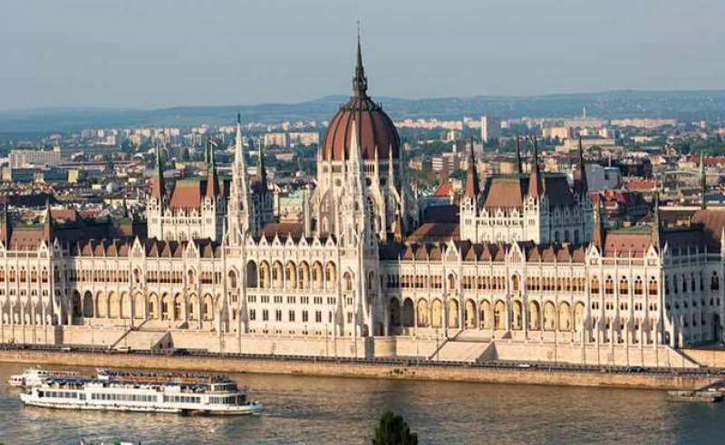 Αυστρία: Ο ακροδεξιός ηγέτης Στράχε προσκαλεί σε συστράτευση στο Ευρωκοινοβούλιο τον Ούγγρο πρωθυπουργό