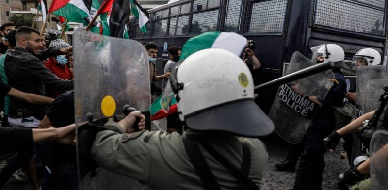 Πρεσβεία Ισραήλ: Ενταση και επεισόδια στην πορεία αλληλεγγύης για Παλαιστίνιους