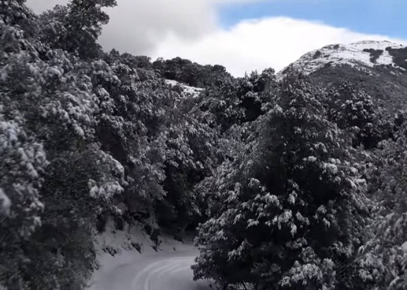 Υπέροχο τοπίο - Η χιονισμένη Μάλη Φιλιατρών από ψηλά (Βίντεο)