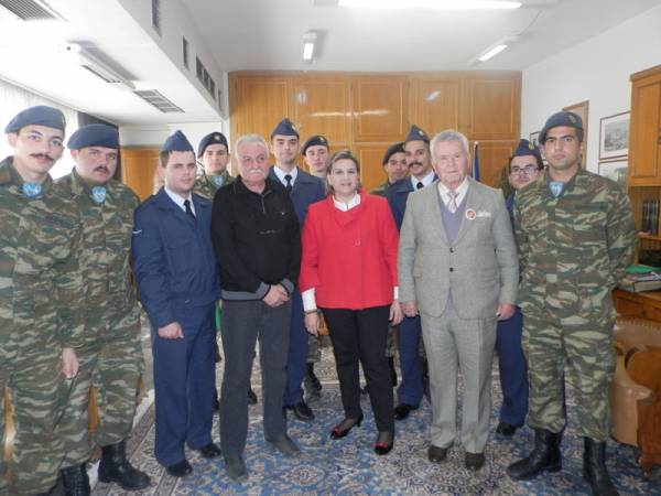 Είπαν τα κάλαντα στην Αλειφέρη 