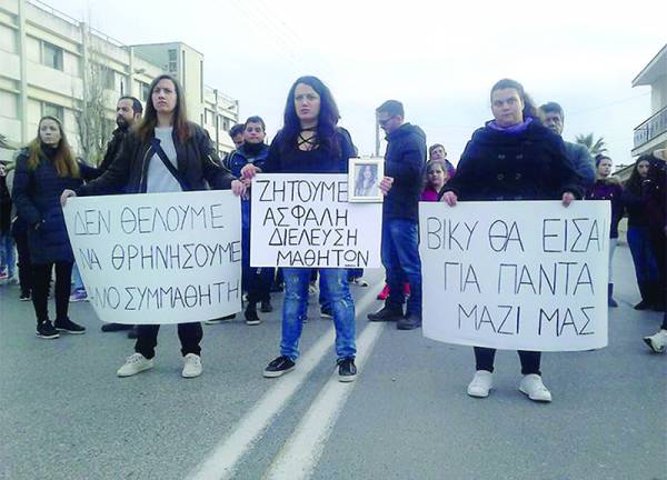 Διαμαρτυρία μαθητών χθες το απόγευμα: Θλίψη και θυμός για τη φονική διάβαση του ΟΑΕΔ