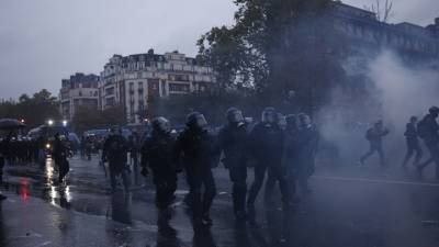 Γαλλία: 142 προσαγωγές και 126 συλλήψεις στις διαδηλώσεις στο Παρίσι