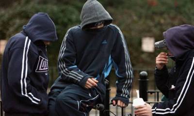 Καλαμάτα: 12χρονα και 10χρονα έσπαγαν και έκλεβαν από αυτοκίνητα