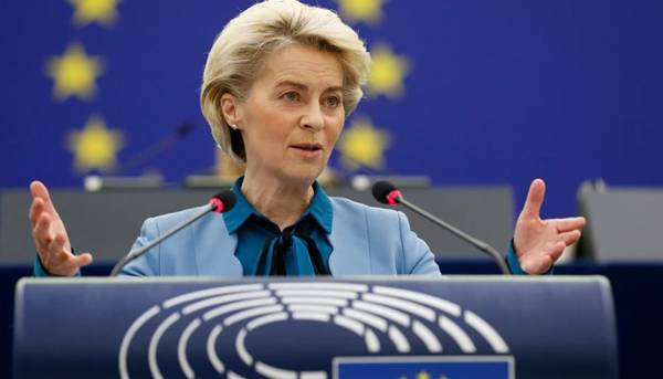 Ούρσουλα φον ντερ Λάιεν: Ξεκάθαρη η έκκληση προς τη Ρωσία – Μην επιλέξετε πόλεμο