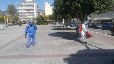 Απολύμανση για τον κορονοϊό σε κεντρικούς δημόσιους χώρους της Καλαμάτας (βίντεο-φωτογραφίες)