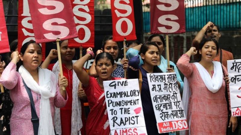 Οργισμένες διαδηλώσεις στην Ινδία με αφορμή τον βιασμό μιας 7χρονης