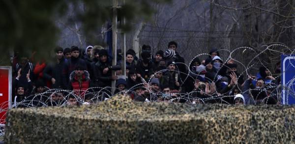 Εκβιασμός Ερντογάν με 25.000 πρόσφυγες στα ελληνοτουρκικά σύνορα - «Κόλαση» ο Έβρος