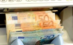 Εντός του 2016 ο κατώτατος μισθός στα 751 ευρώ