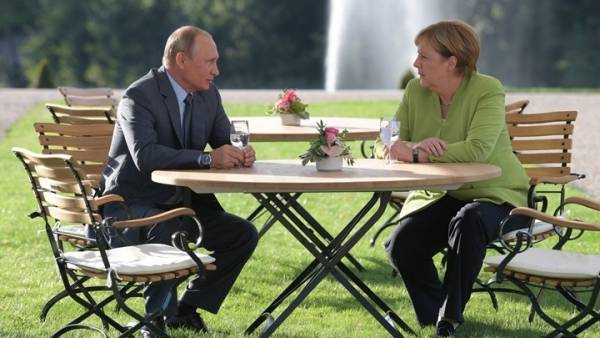 Ολοκληρώθηκε η συνάντηση Μέρκελ - Πούτιν