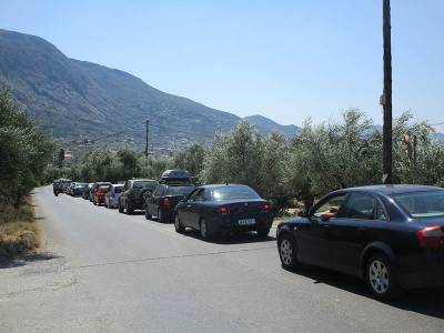 Ουρές ταλαιπωρίας και χθες στη Λακωνικής