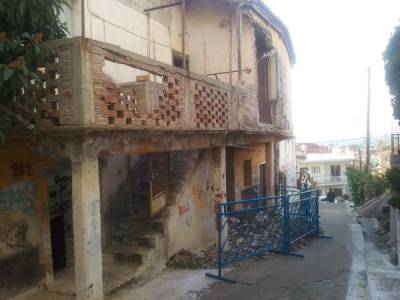 Κυπαρισσία: Ετοιμόρροπο κτήριο κοντά στο 2ο Δημοτικό