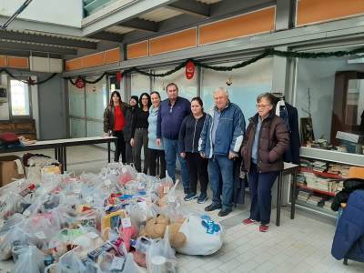 Δημοτικό Παντοπωλείο Καλαμάτας: Δώρα και παιχνίδια σε παιδιά απόρων