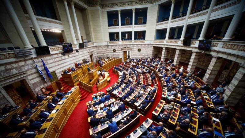 Βουλή: Ψηφίστηκε η Πράξη Νομοθετικού Περιεχομένου για επαναφορά 2ου εισαγγελέα στην ΕΥΠ