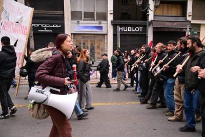 Απεργία: Μεγάλες συγκεντρώσεις σε Αθήνα και Θεσσαλονίκη (βίντεο)