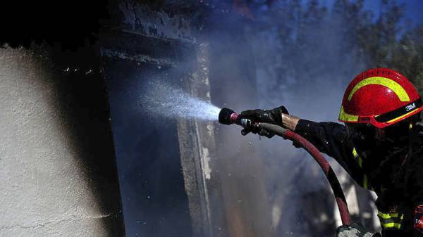 Απανθρακωμένη σορός βρέθηκε σε κατάσβεση πυρκαγιάς στο Μενίδι