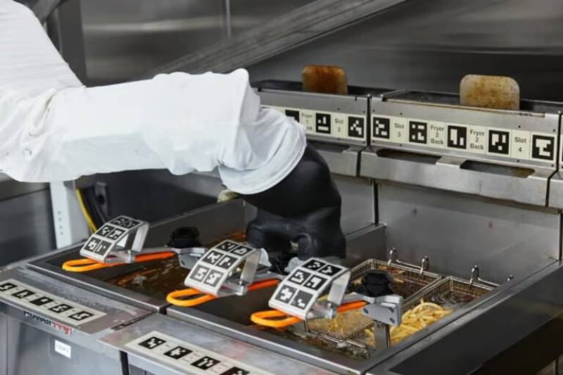 ΗΠΑ: Το πρώτο εστιατόριο στον κόσμο που δουλεύουν μόνο ρομπότ!
