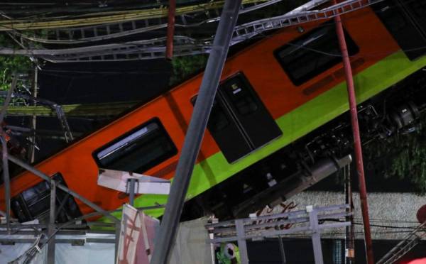 Μεξικό: Κατέρρευσε γέφυρα του μετρό, έπεσε πάνω σε αυτοκίνητα, 20 νεκροί (Βίντεο)