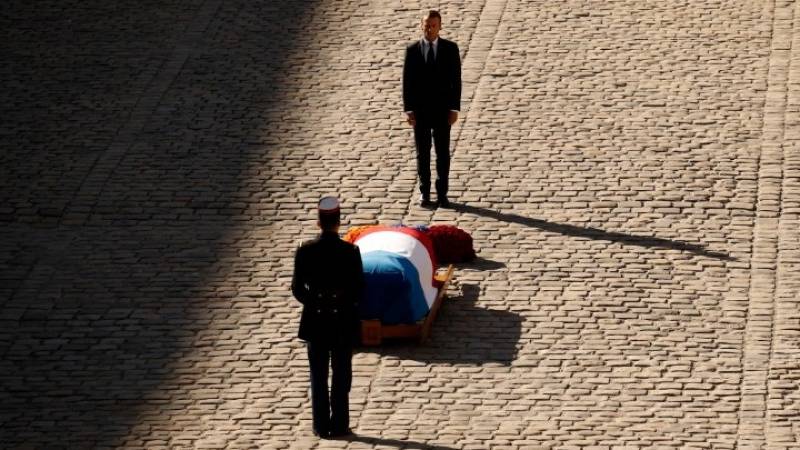 Μακρόν: Ο Αζναβούρ έγινε «ένα από τα πρόσωπα της Γαλλίας»