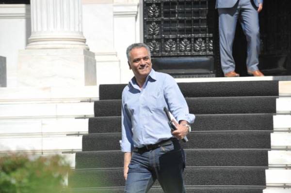 Σκουρλέτης: &quot;Δεν θα υπάρξει καμία μείωση, είτε σε επικουρικές, είτε σε βασικές συντάξεις&quot;