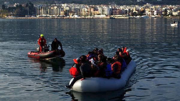 Σχεδόν 10.000 πρόσφυγες και μετανάστες στα νησιά του Β. Αιγαίου