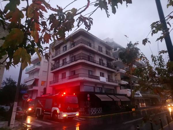 Καλαμάτα: Πήραν φωτιά τα ρολόγια της ΔΕΗ σε πολυκατοικία (Φωτογραφίες)