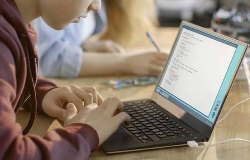 1.000 laptop σε μαθητές από την Περιφέρεια Πελοποννήσου