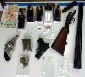 Τρεις συλλήψεις για ναρκωτικά και όπλα στη Λακωνία