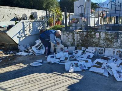 Νεκροταφείο Καλαμάτας: Αποκατάσταση των φωτογραφιών μετά τη θύελλα αντιδράσεων (βίντεο+φωτο)