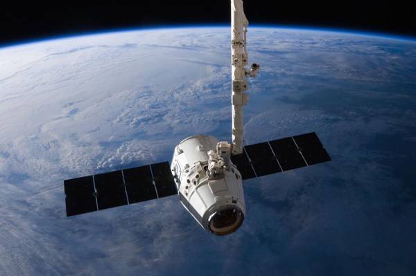 Η Google επενδύει στην εταιρεία Space X με στόχο το δορυφορικό και διαστημικό Ίντερνετ