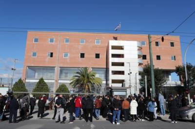 Ελεύθεροι εκατοντάδες προσαχθέντες για τα επεισόδια στον Ρέντη (βίντεο)