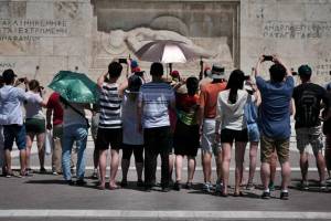 Χωρίς πρόβλημα οι συναλλαγές ή αναλήψεις μέσω ΑΤΜ των ξένων τουριστών στην Ελλάδα