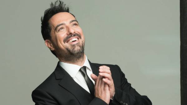 Ο Μάκης Δημάκης στο “Arena Music Hall”