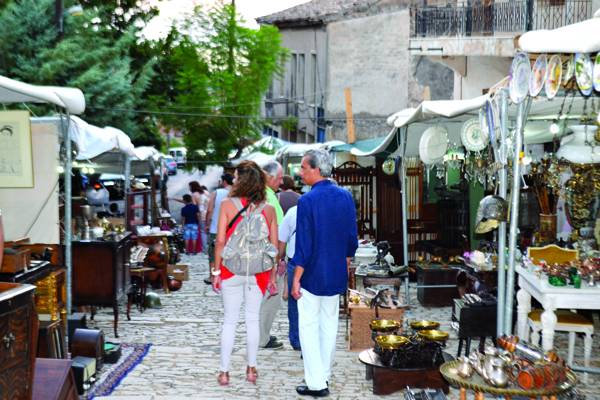 Παζάρι αντικών στην Κυπαρισσία