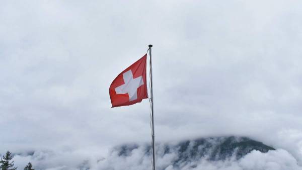 Ελβετία: Οριακό «ναι» στην αύξηση του ορίου συνταξιοδότησης για τις γυναίκες