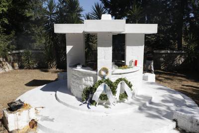Τρεις συλλήψεις στην Πηγάδα για γκλόμπ, σπρέι πιπεριού και... taser