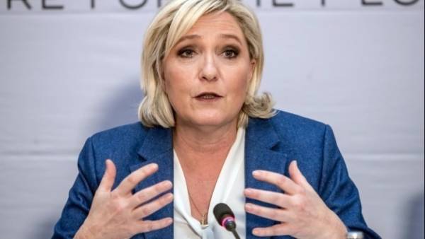 Γαλλία: Η Λεπέν θα επιδιώξει την επανεκλογή της στις βουλευτικές εκλογές του Ιουνίου